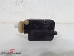 B67118352168 67118352168 67 11 8 352 168 8352168 BMW E39 -  Actuator central locking system fill in lid