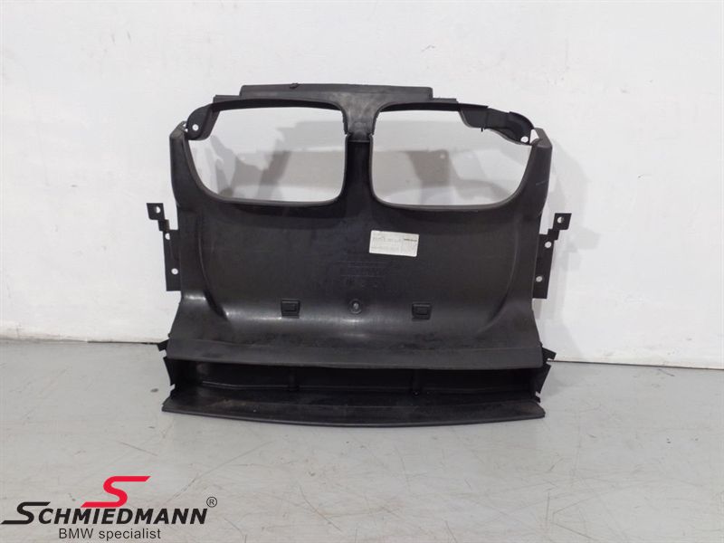 Plastic airintake in front of radiator