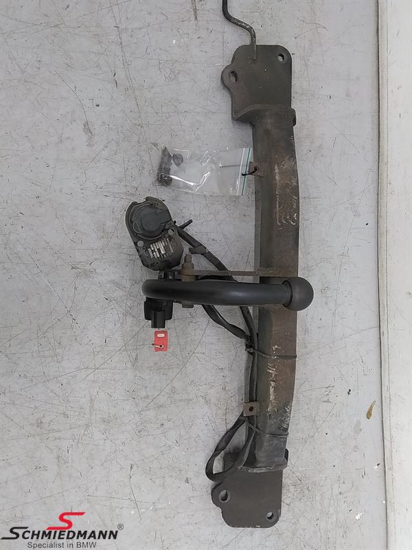 Towing hitch detachable