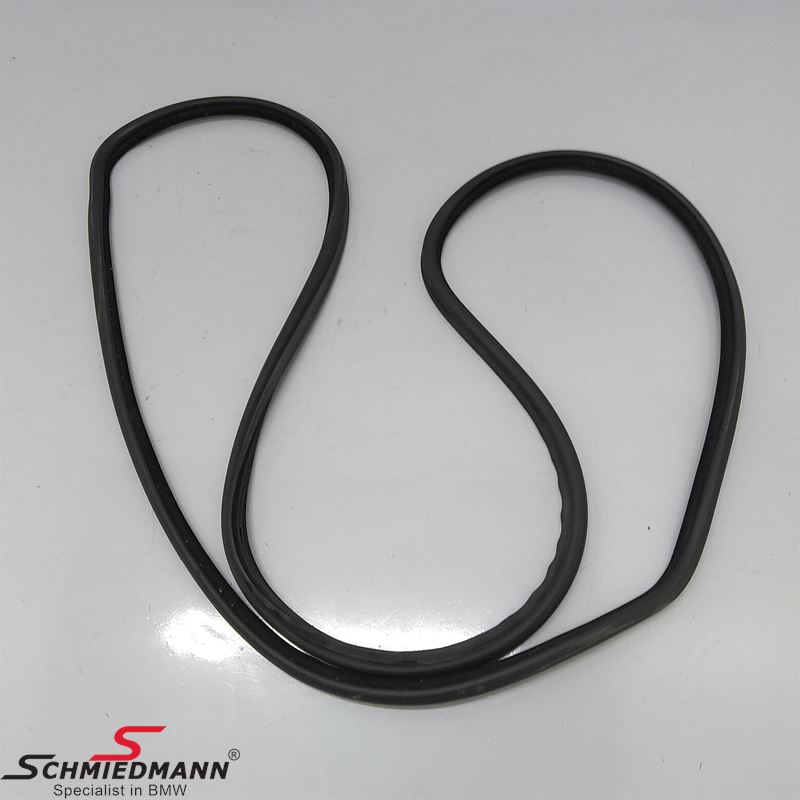 Trunk lid rubber sealing part on chassis edge