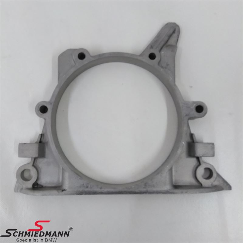 Aluminum holder for shaft seal towards the gearbox.