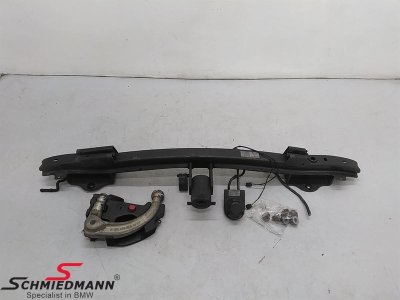 Towing hitch detachable