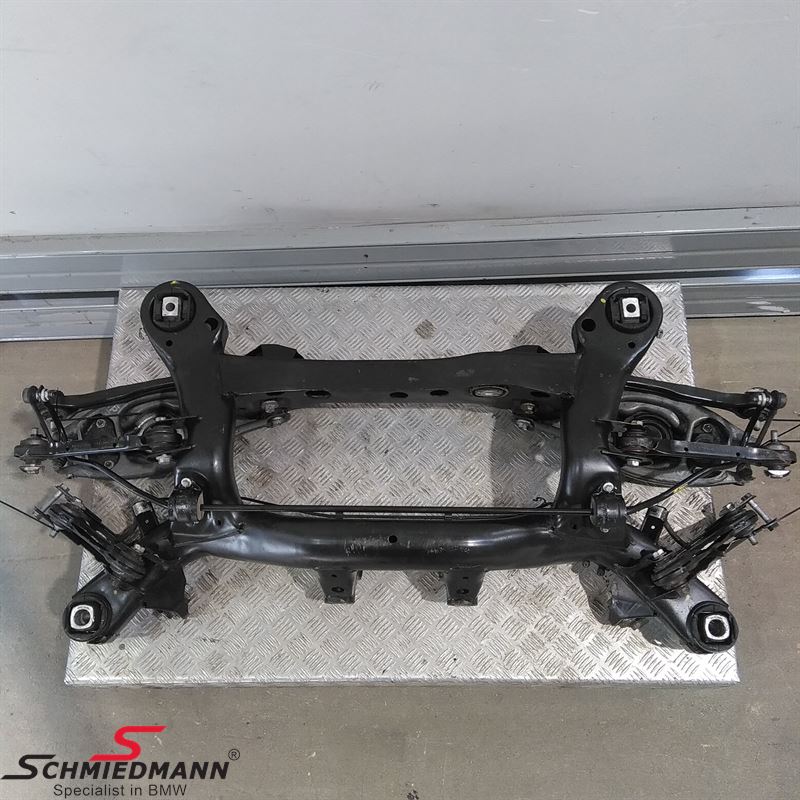 Rear axel Original BMW with arms and bolts. 33316783713