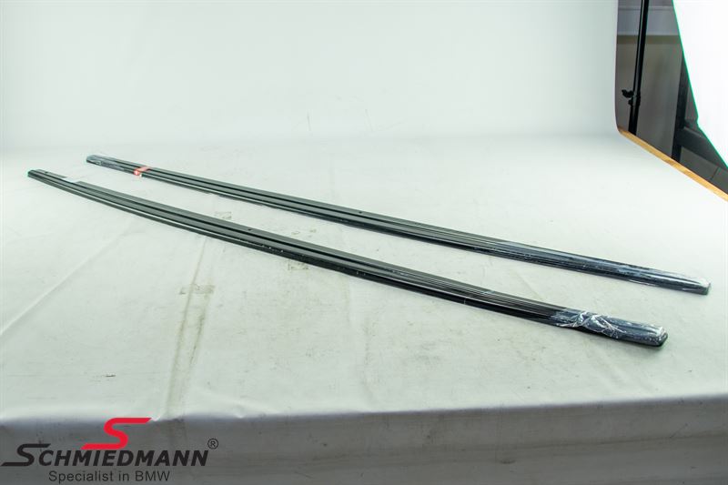 -DEMO- Maxton Design side skirt extension set (L+R) glossy black, to be installed under the original side skirts (Is deformed and has 2 cracks)