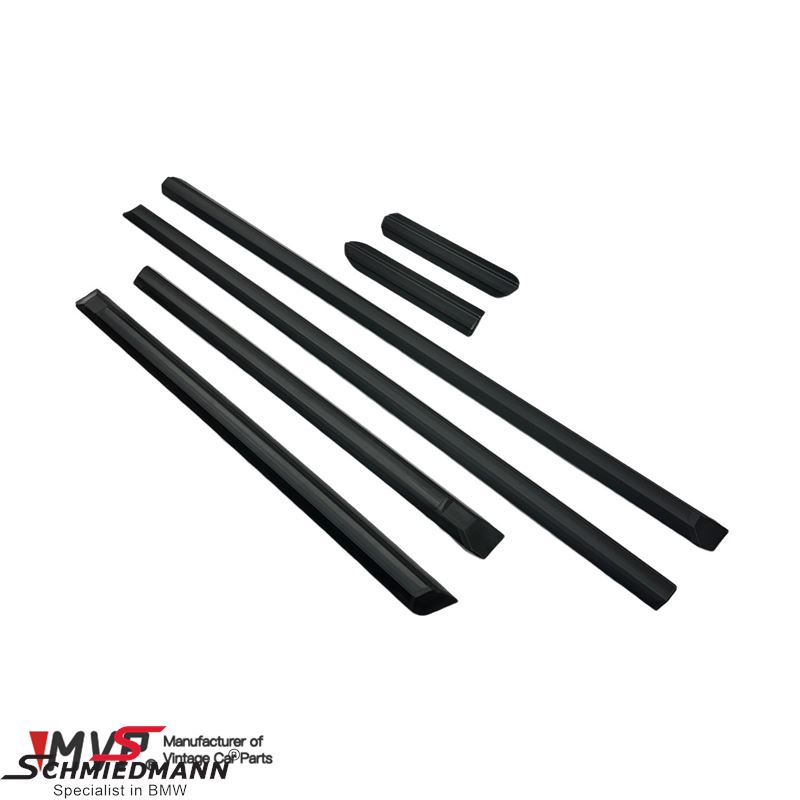 Body moulding set lower - black