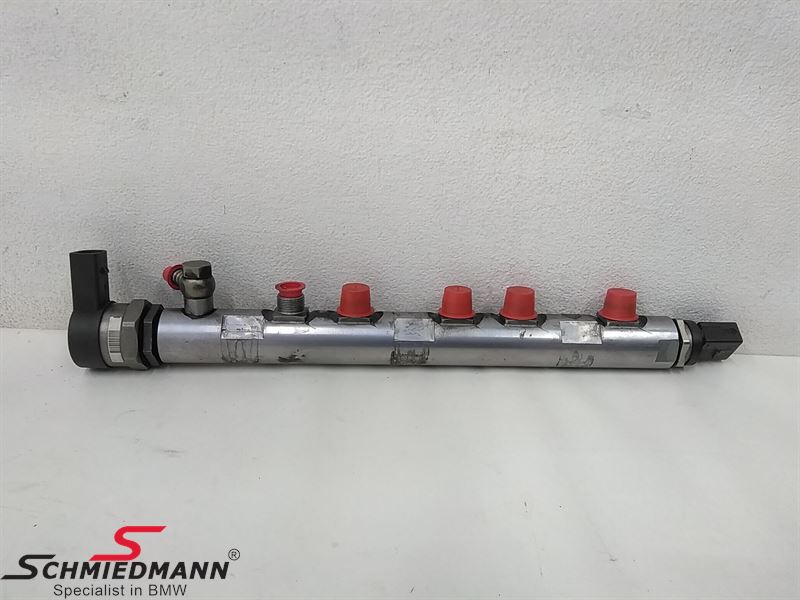 Pressure accumulator with rail sensors