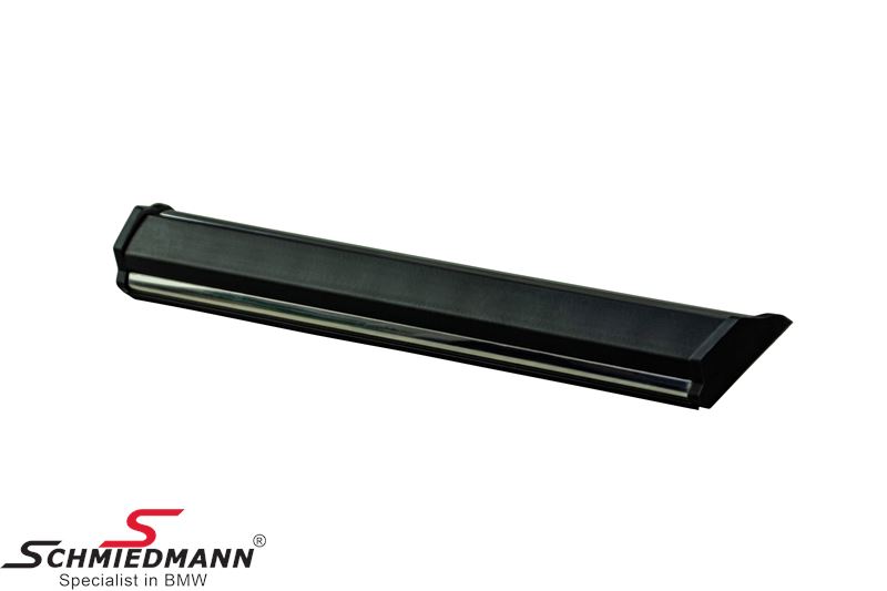 Exterior moulding near the front fender - right side