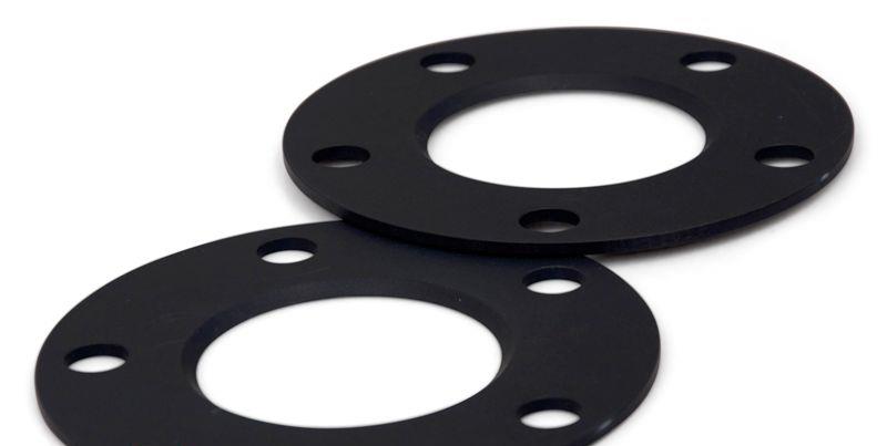 Spacerplattor set svart anodiserad aluminium, 8MM per axel (4MM varje sida/hjul), ej hubcentric - system 5, levereras utan bultar 10138W