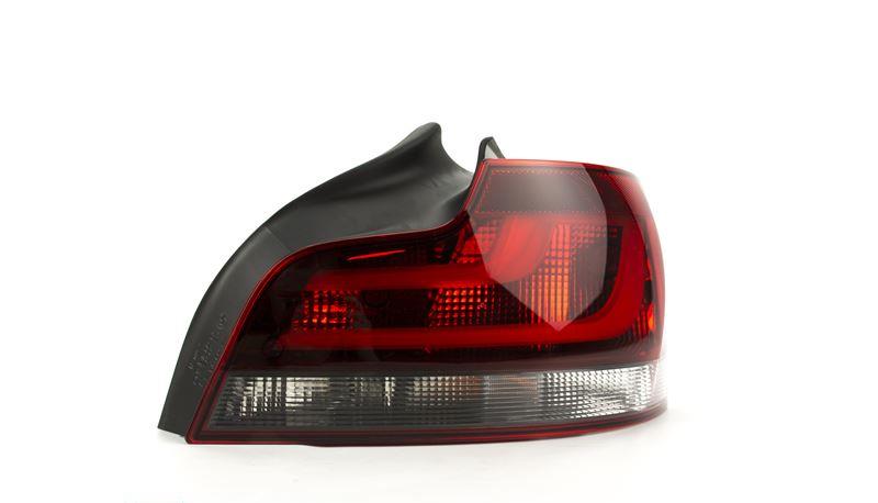 Bakljus röd/svart -black line- Höger sida 63-21-7-327-274 BMW E82 E88