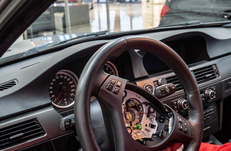 Insats svart för M3 ratt 32-30-7-845-940 BMW E90 E92 E93 E82 E90LCI E92LCI E93LCI