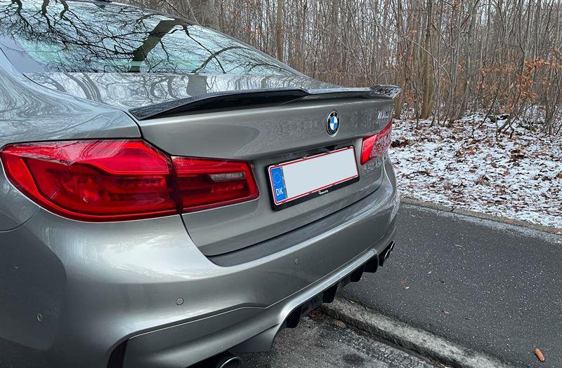 Bakspoiler läpp Pro -BMW ///M Performance- äkta kolfiber - original BMW 51-19-2-457-441 G30 F90 M5