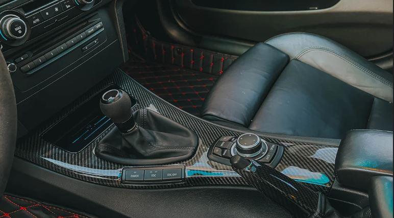 INDUKTIV trådlös laddare utan bricka, kolfiber, 15W IDKBMWE9XCF BMW E91 E92 E93 E90LCI E91LCI E92LCI E93LCI