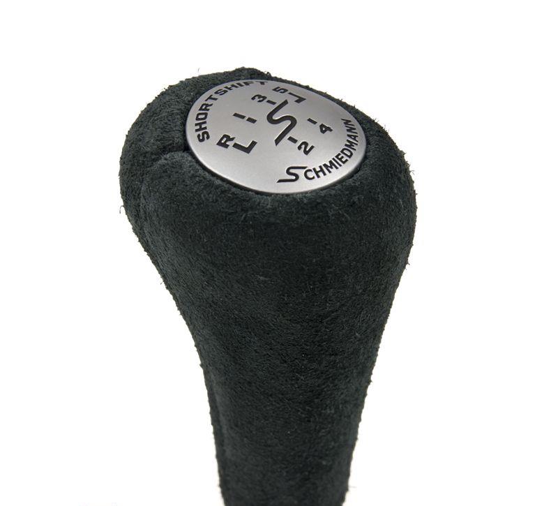 Schmiedmann växelspak suède med ovalt metallemblem -SHORTSHIFT- matt krom SCMG5MCR BMW E21 E30 E36 E46 E23 E32 E38 E31 E34 E39 E24 Z3 Z1 X5 (E53) E87